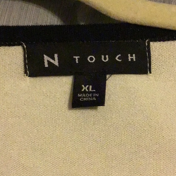 BLACK & CREAM COLOR BLOCK LIGHTWEIGHT SWEATER TOP,, SZ XL, RIMS A LITTLE SMALL - Picture 3 of 4